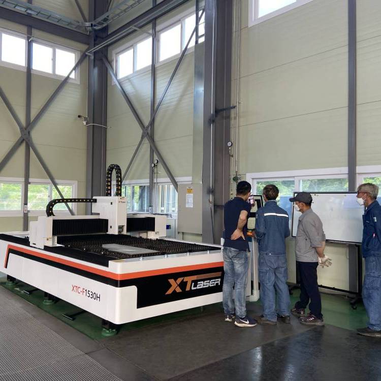 Perkhidmatan Global Terkemuka XT LASER